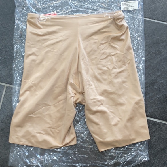 Spanx Power Conceal‑Her Mid‑Thigh Shorts - Picture 6 of 8